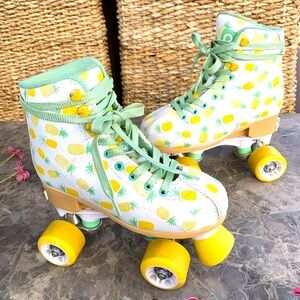 Roller Derby Candi Girl Lucy Adjustable Roller Skates size 12-2 White Pineapples